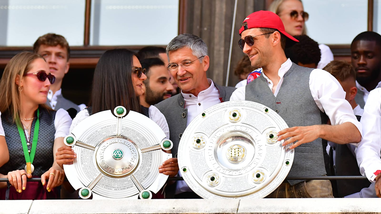 Video DoppelMeisterfeier auf dem Marienplatz FC Bayern
